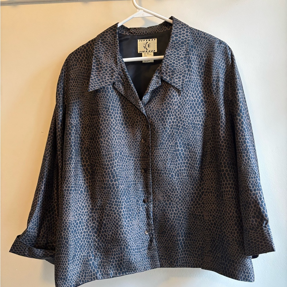 Chic Black on Brown Cheetah Print Silk, lined, 3/4 Sleeve, Button-Up Blouse